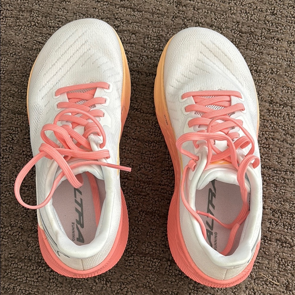 Altra Women’s Flow White and Pink Athletic Shoes - Picture 3 of 4